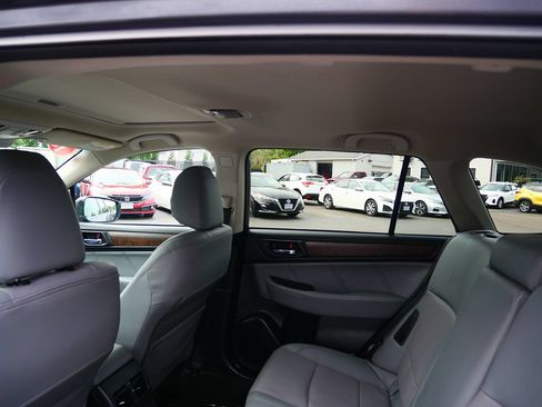 Used 2018 Subaru Outback 2.5i Limited AWD/4WD image 21