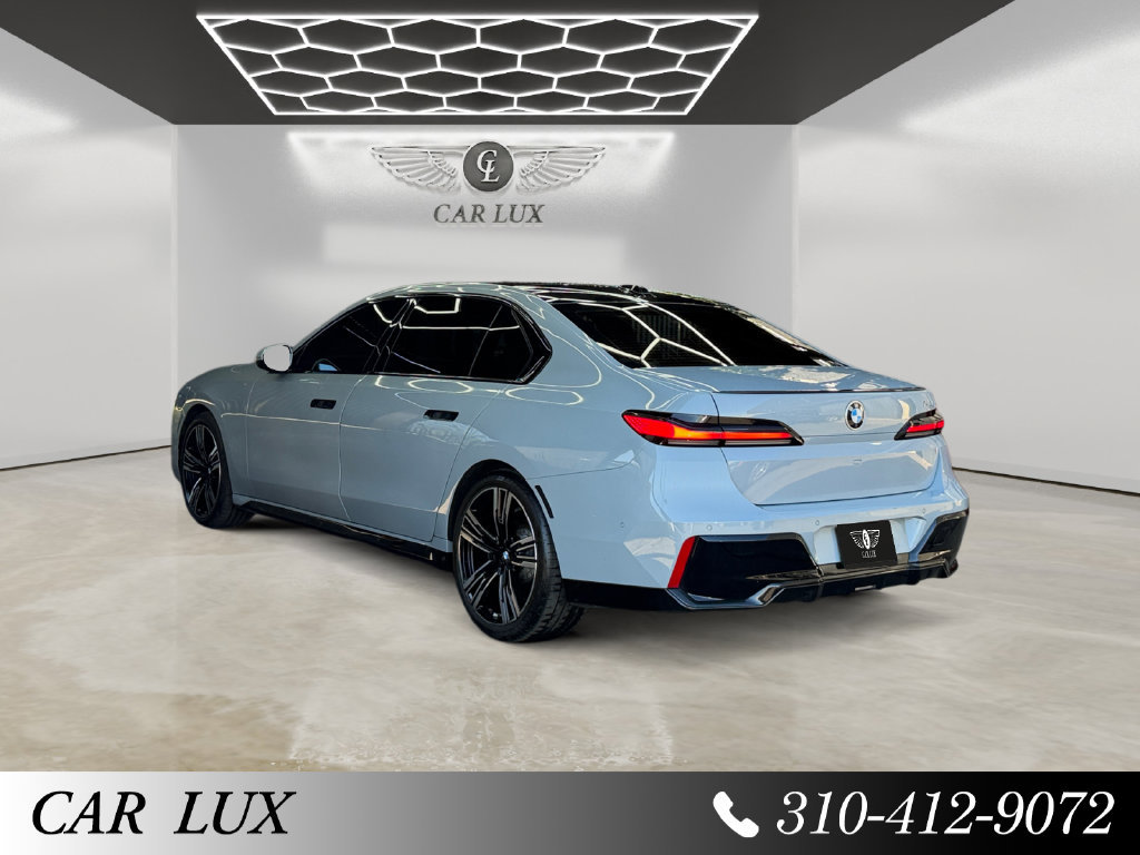 Used 2023 BMW 740i w/ Parking Assistance Package RWD image 3