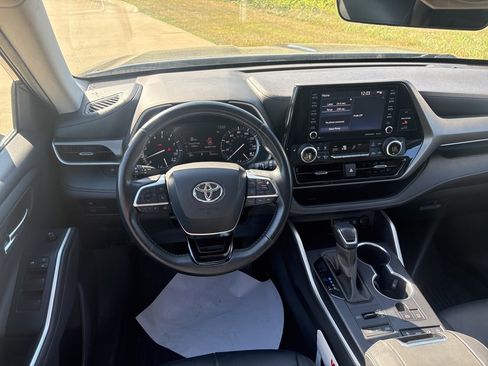 Used 2020 Toyota Highlander XLE image 43