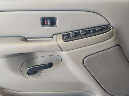 Used 2005 Chevrolet Tahoe LS RWD image 24