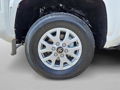 Used 2025 Toyota Tacoma SR5 AWD/4WD image 14