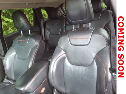 Used 2014 Jeep Cherokee Trailhawk w/ Comfort/Convenience Group AWD/4WD image 13