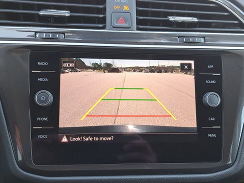 Used 2024 Volkswagen Tiguan SE image 23