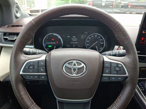 Certified 2022 Toyota Sienna Platinum AWD/4WD image 20