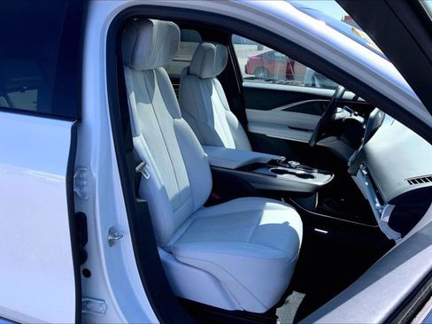 Used 2024 Cadillac Lyriq Luxury w/ LPO, Floor Liner Package AWD/4WD image 6