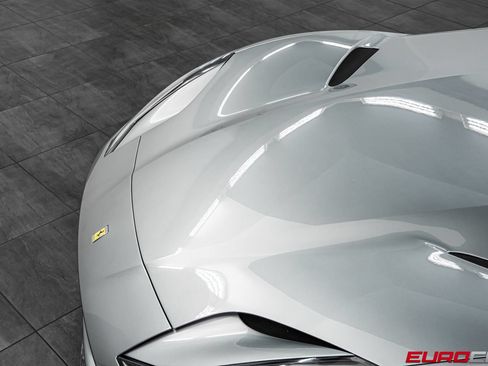 Used 2020 Ferrari 812 Superfast RWD image 9