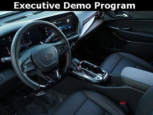 Used 2025 Chevrolet Trax RS w/ Driver Confidence Package image 2