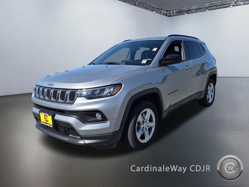 Used 2023 Jeep Compass Latitude w/ Sun and Sound Group AWD/4WD image 7