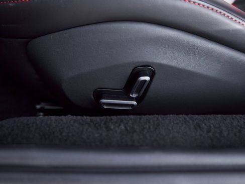 Used 2025 Ferrari 12Cilindri image 48