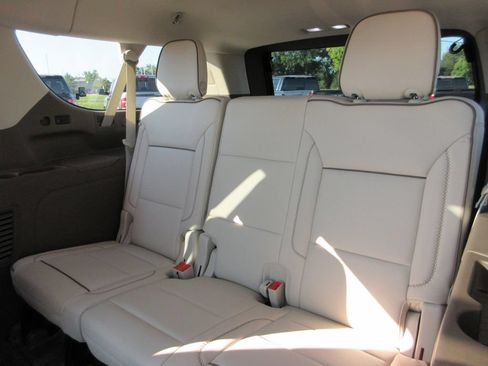 Used 2023 GMC Yukon XL Denali AWD/4WD image 26