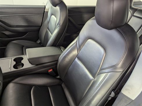 Used 2021 Tesla Model 3 Standard Range Plus image 12