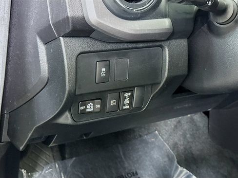 Certified 2023 Toyota Tacoma TRD Off-Road w/ Technology Package AWD/4WD image 18