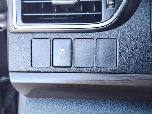 Used 2015 Toyota Camry LE image 20