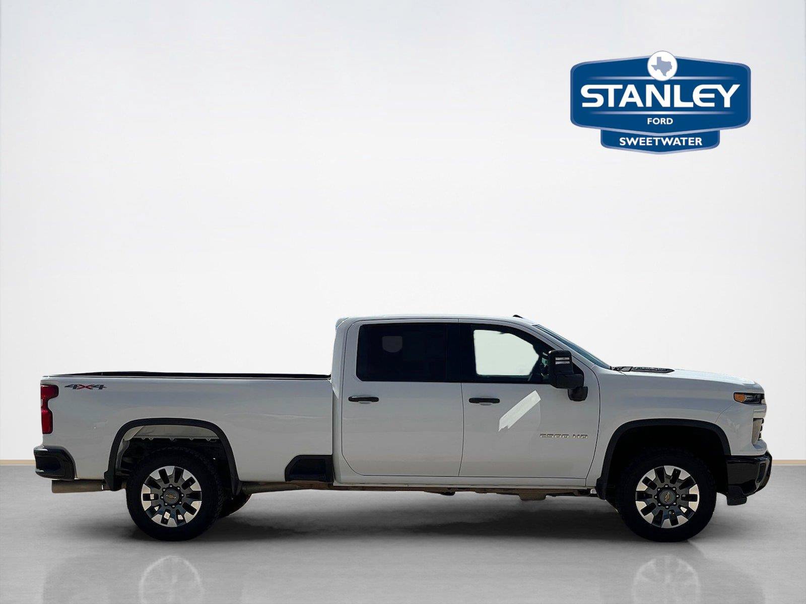 Used 2024 Chevrolet Silverado 2500 Custom w/ Custom Value Package AWD/4WD image 9