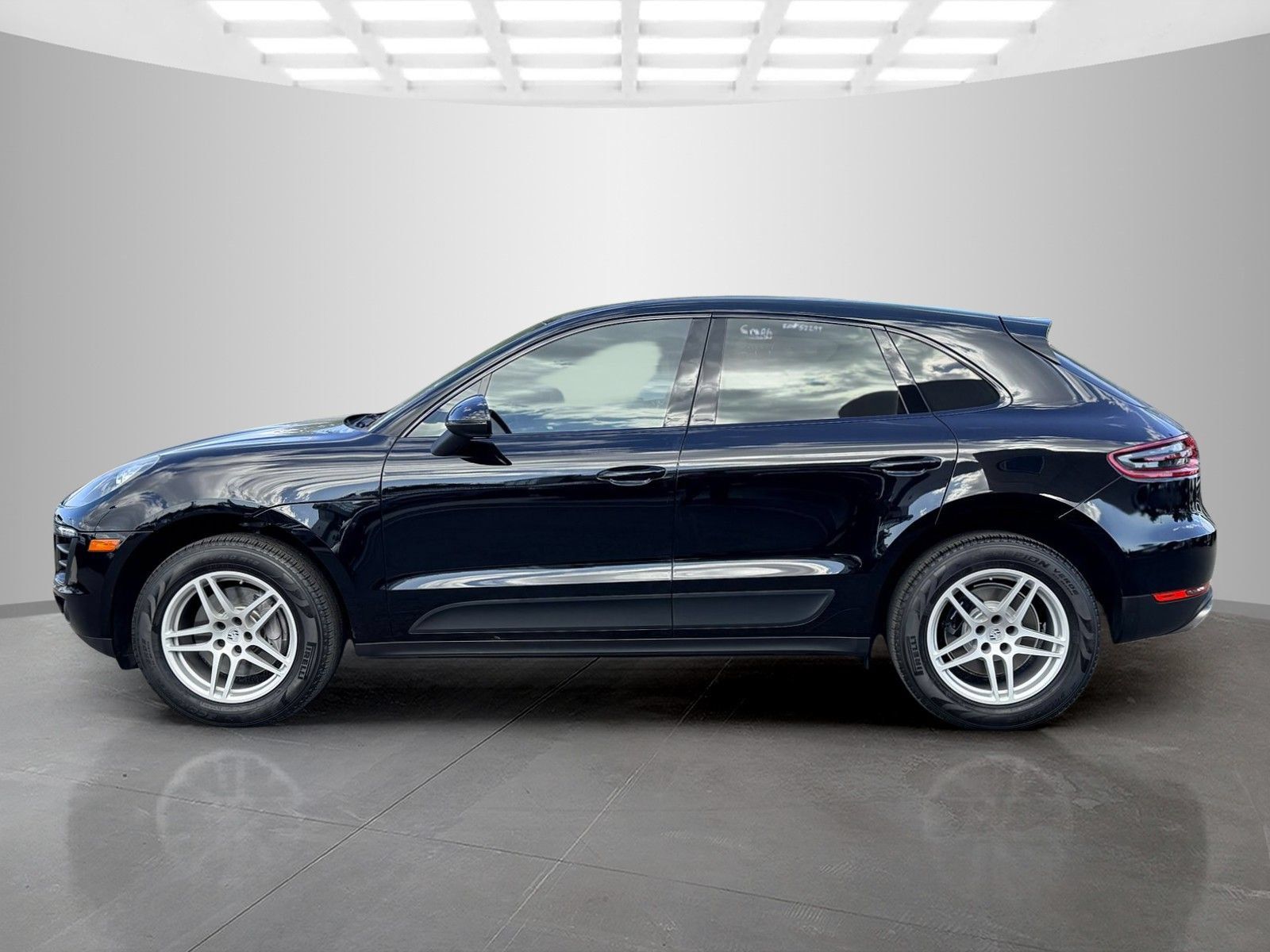Used 2017 Porsche Macan AWD/4WD image 8