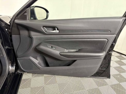 Used 2024 Nissan Altima 2.5 SV AWD/4WD image 12