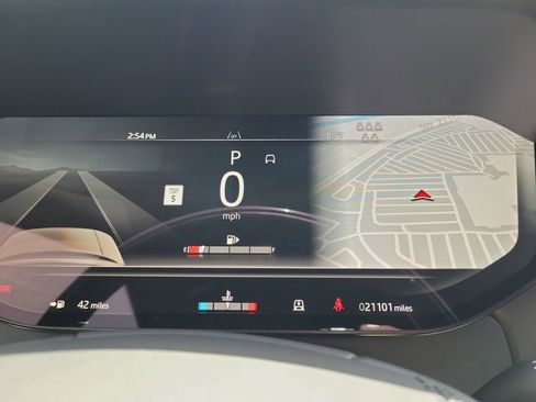 Used 2025 Land Rover Range Rover Long Wheelbase SE AWD/4WD image 32