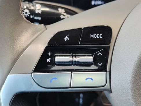 Used 2023 Hyundai Elantra SEL w/ Convenience Package FWD image 18