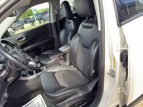 Used 2019 Jeep Compass Latitude w/ Popular Equipment Group AWD/4WD image 10