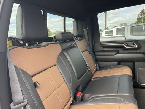 Used 2024 Chevrolet Silverado 3500 High Country image 15