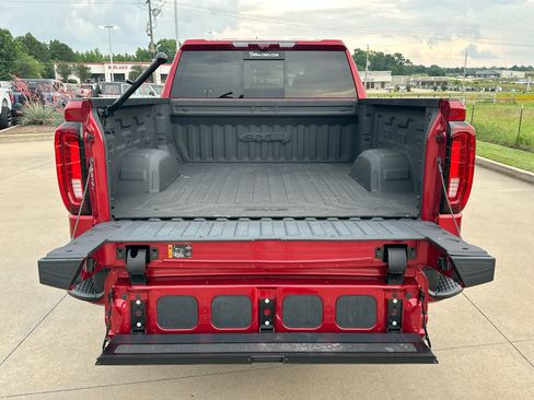 Used 2024 GMC Sierra 1500 AT4 w/ Technology Package AWD/4WD image 24