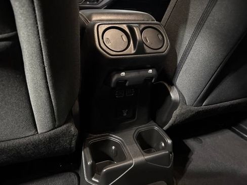 Used 2025 Jeep Wrangler Unlimited Sahara AWD/4WD image 25