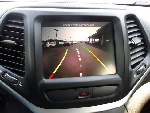 Used 2015 Jeep Cherokee Trailhawk AWD/4WD image 19