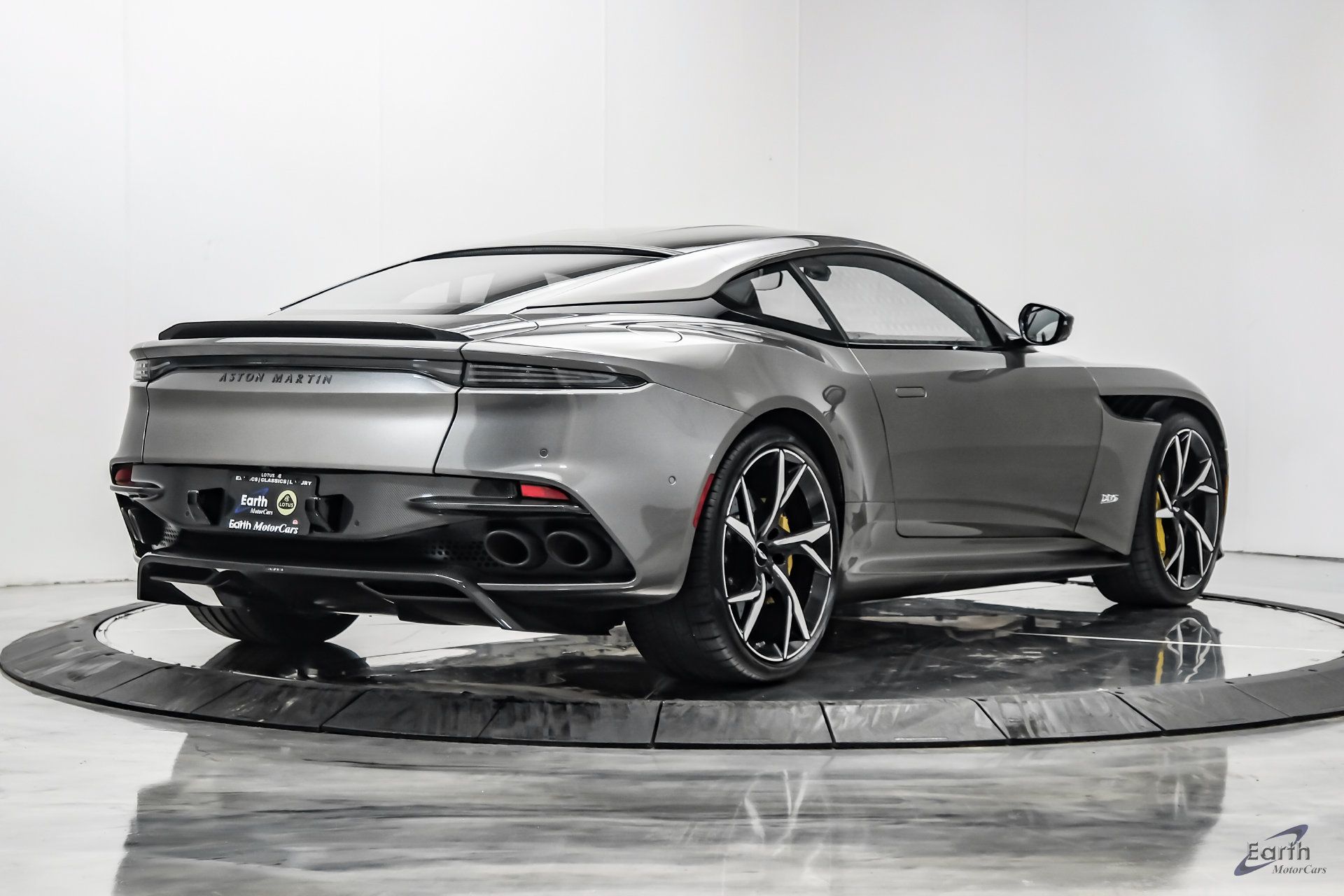 Used 2019 Aston Martin DBS Superleggera RWD image 17