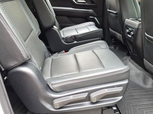 Used 2025 GMC Yukon XL Denali AWD/4WD image 17
