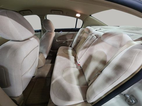 Used 2011 Buick Lucerne CX image 26