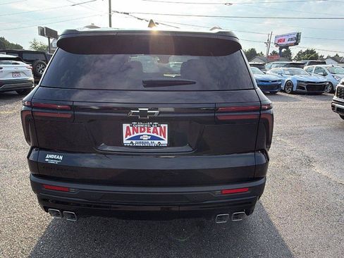 New 2027 Chevrolet Traverse LT w/ Midnight/Sport Edition FWD image 9