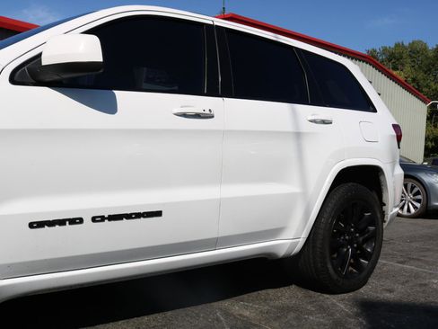 Used 2019 Jeep Grand Cherokee Altitude AWD/4WD image 8