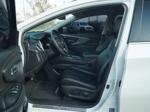 Used 2024 Nissan Murano SV w/ SV Midnight Edition Package image 11