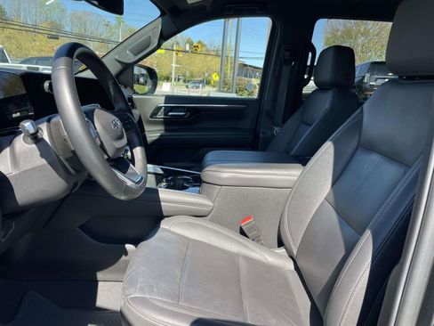 Used 2025 Chevrolet Tahoe Z71 image 17