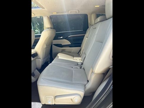 Used 2019 Toyota Highlander Limited FWD image 9