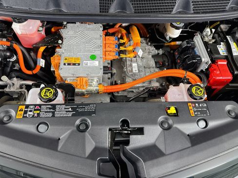 Used 2019 Chevrolet Bolt Premier w/ Infotainment Package FWD image 18
