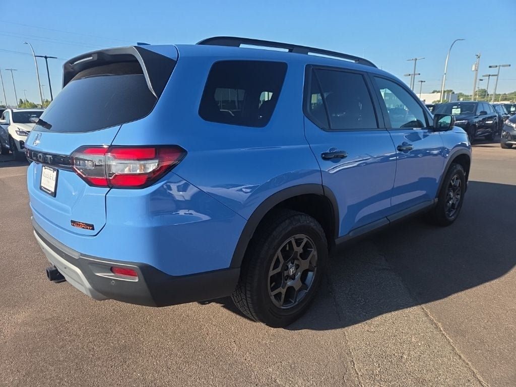 Used 2025 Honda Pilot TrailSport image 5