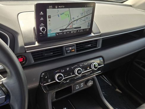 Certified 2025 Honda Pilot Touring image 21