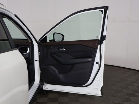 Used 2023 Nissan Rogue SV w/ SV Premium Package image 20