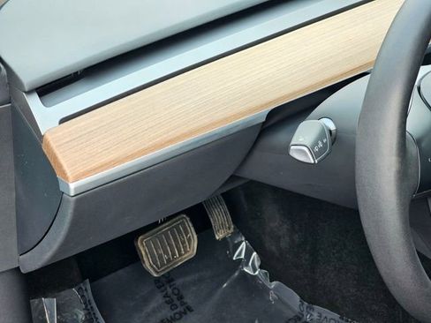 Used 2023 Tesla Model 3 Standard Range image 17