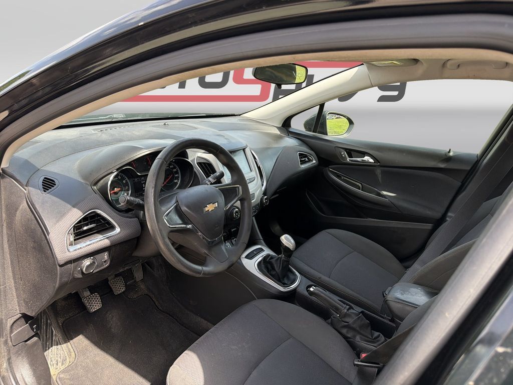 Used 2018 Chevrolet Cruze LS FWD image 10