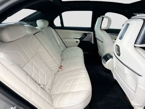 Certified 2023 BMW 760i xDrive AWD/4WD image 21