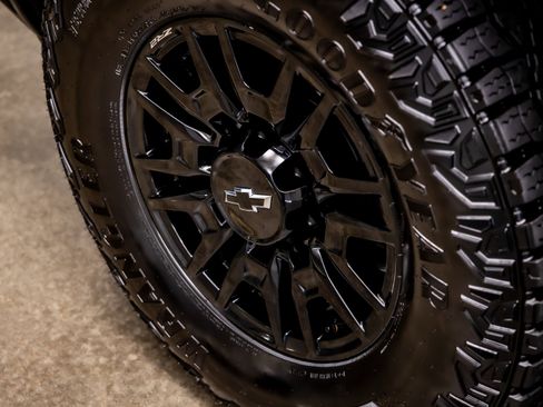 Used 2024 Chevrolet Silverado 2500 ZR2 w/ Technology Package image 14