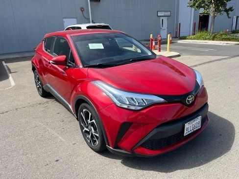 Used 2020 Toyota C-HR XLE FWD image 2