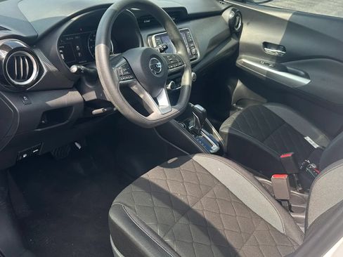 Used 2018 Nissan Kicks SV FWD image 4