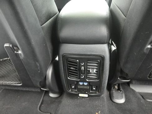 Used 2019 Jeep Grand Cherokee High Altitude RWD image 10