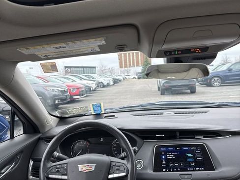 Used 2021 Cadillac XT4 Luxury w/ Cold Weather Package image 11