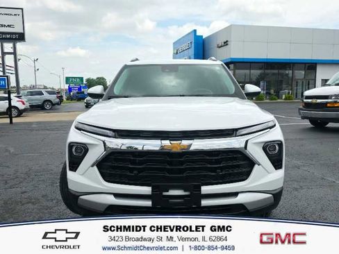 Used 2024 Chevrolet TrailBlazer LT w/ Driver Confidence Package FWD image 2