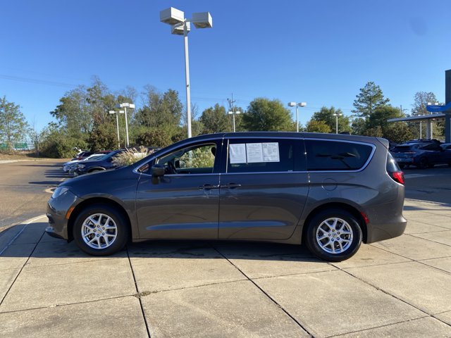 Used 2023 Chrysler Voyager LX FWD image 7