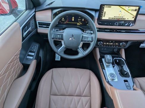 New 2025 Mitsubishi Outlander SEL image 17
